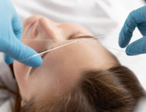 depilacion de cejas con hilo en mostoles
